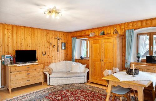 Farchant Apartment | Family-Friendly Gästehaus Marianne - Cozy Ferienwohnung Stay