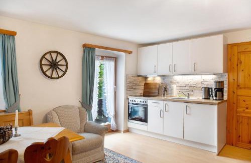 Farchant Apartment | Family-Friendly Gästehaus Marianne - Cozy Ferienwohnung Stay