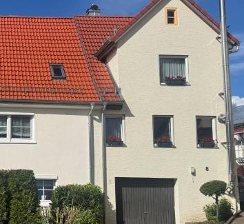 Aalen House | Comfortable Guest House with Garden & Balcony for 9 Guests