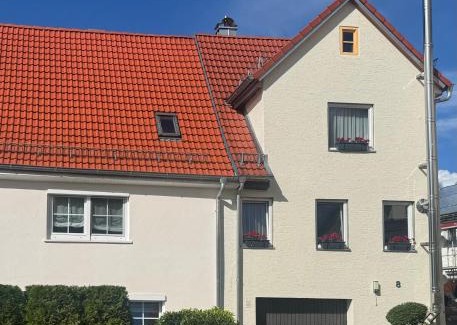 Aalen House | Comfortable Guest House with Garden & Balcony for 9 Guests