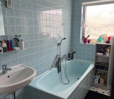 Aalen House | Comfortable Guest House with Garden & Balcony for 9 Guests