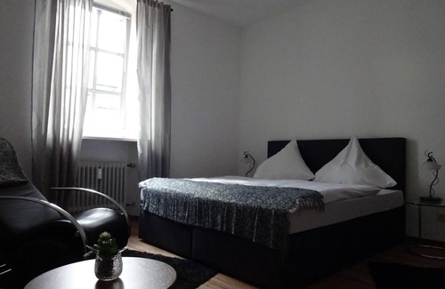 Trittenheim House | Guest Favorite: Gästehaus Moselkloster with Breakfast & Kitchen