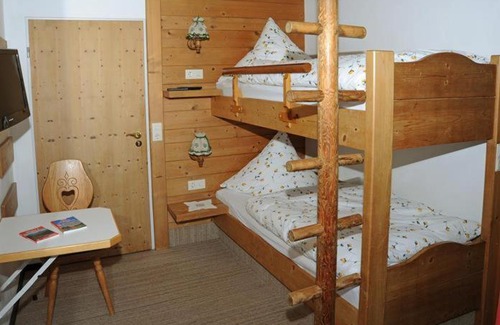 Eisenberg Apartment | Experience Family-Friendly Comfort at Gästehaus Nigg