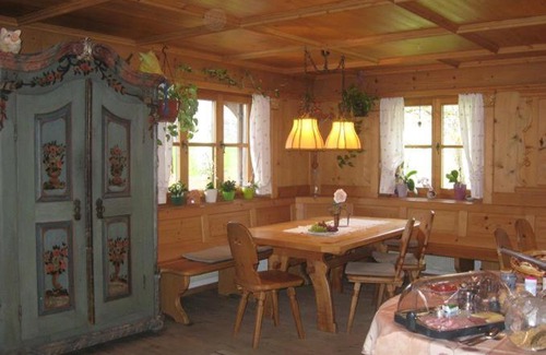 Eisenberg Apartment | Experience Family-Friendly Comfort at Gästehaus Nigg
