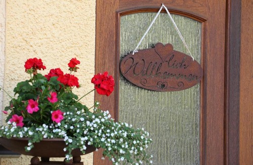 Ruhmannsfelden Hotel | Discover Gästehaus Obermeier: Family-Friendly Retreat with Pool