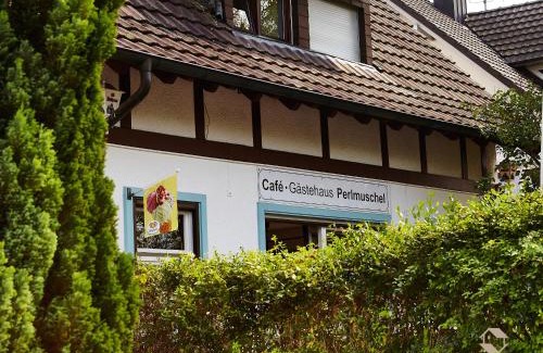Iznang Apartment | Pet-Friendly Café Perlmuschel: Family-Friendly Retreat