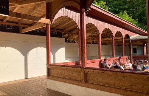 Eisenach Apartment | Gästehaus Phantasie: Family-Friendly Stay with Breakfast