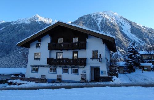 Krimml House | Gästehaus Posch: Oceanfront Retreat with Pet-Friendly Vibes