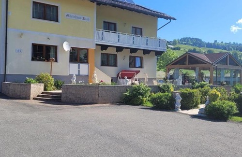 Ranten Apartment | Gästehaus Raab: Pet-Friendly Retreat with Ocean Views