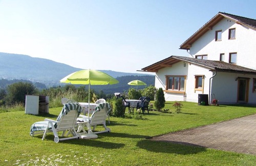 Flanitz Apartment | Gästehaus Rachelblick: Family & Pet Friendly Retreat