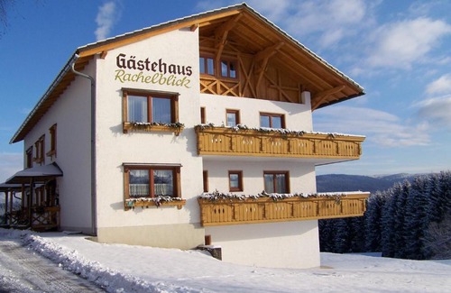Flanitz Apartment | Gästehaus Rachelblick: Family & Pet Friendly Retreat