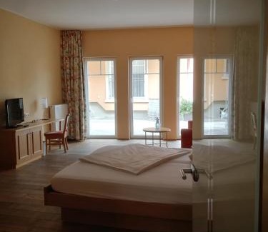 Mainz-Bingen House | Modern Gästehaus Reßler: Wheelchair Accessible & Family Friendly