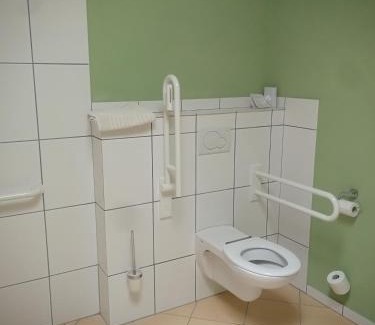 Mainz-Bingen House | Modern Gästehaus Reßler: Wheelchair Accessible & Family Friendly