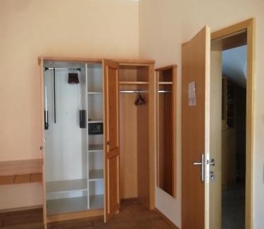 Mainz-Bingen House | Modern Gästehaus Reßler: Wheelchair Accessible & Family Friendly