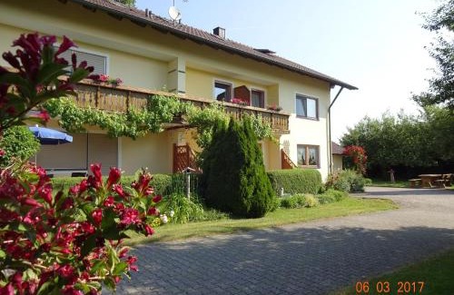 Bad Fuessing House | Budget-Friendly Gästehaus Regina: Child-Friendly Comfort