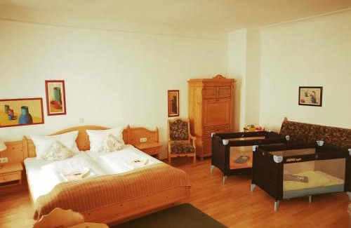 Straubing Bed & Breakfast | Welcoming Gästehaus Reisinger: Restaurant & Family-Friendly