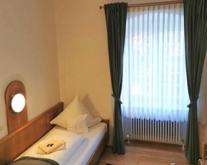 Straubing Bed & Breakfast | Welcoming Gästehaus Reisinger: Restaurant & Family-Friendly