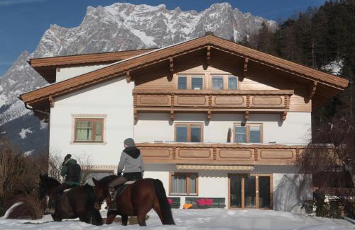 Biberwier Apartment | Oceanfront Gästehaus Renate: Family-Friendly Retreat