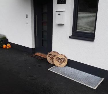 Runhof Apartment | Gästehaus Runhof: Family-Friendly Stay with Kitchen & Pets