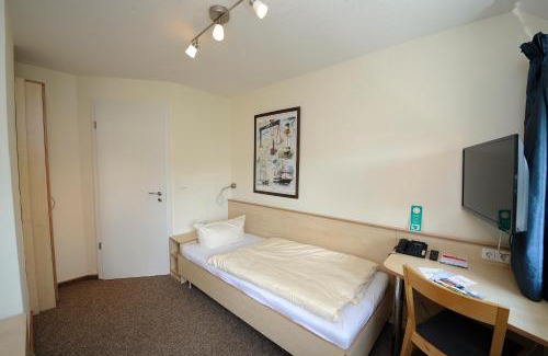 Ovelgoenne House | Guest Rated: Gästehaus Südheide with Family-Friendly Comfort