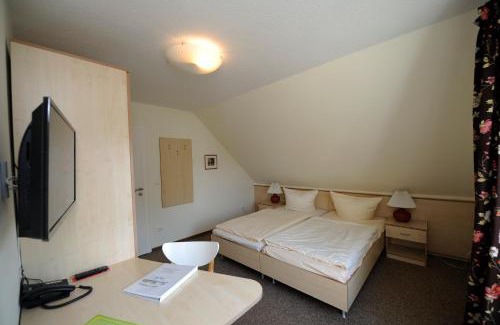 Ovelgoenne House | Guest Rated: Gästehaus Südheide with Family-Friendly Comfort