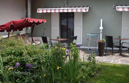 Welten House | Guest Rated 9.2: Gästehaus Sabina with Oceanfront Bliss
