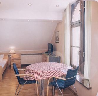 Wadgassen Hotel | Budget-Friendly Gästehaus Samuel Wadgassen with Family Amenities