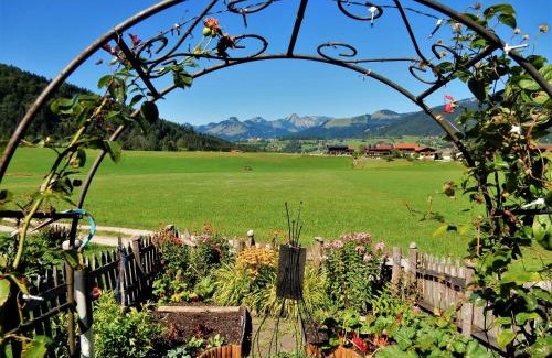 Blindau House | Gästehaus Schönfeld: Top-Rated Stay with Hot Tub & Kitchen