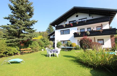 Kleinraming Bed & Breakfast | Gästehaus Schachnerhöhe: Pet-Friendly Oceanfront Retreat