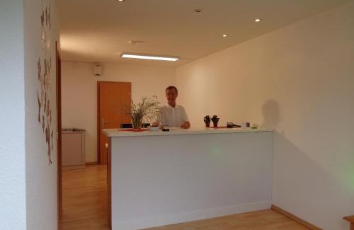 Teterow Hotel | Family-Friendly Gästehaus Schiemann with Kitchen Amenities