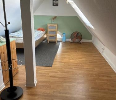 Dormagen Apartment | Pet-Friendly Gästehaus-Schild with High Guest Ratings
