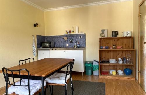 Dormagen Apartment | Pet-Friendly Gästehaus-Schild with High Guest Ratings