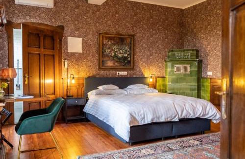 Bockenheim an der Weinstrasse Hotel | Guest Rated: Gästehaus Schloss Janson with Unique Amenities