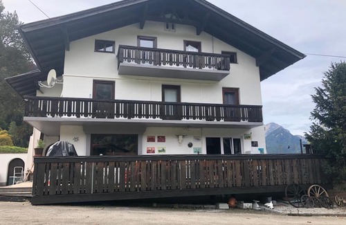 Laehn House | Top-Rated Gästehaus Schmitt: A Delightful Stay Awaits