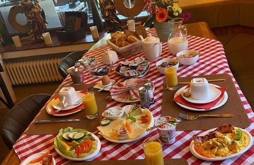 Laehn House | Top-Rated Gästehaus Schmitt: A Delightful Stay Awaits