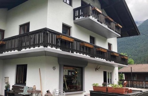Laehn House | Top-Rated Gästehaus Schmitt: A Delightful Stay Awaits