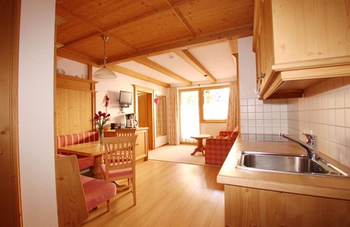 Alpbach House | Gästehaus Schneider: Top-Rated Stay with Pool & Kitchen