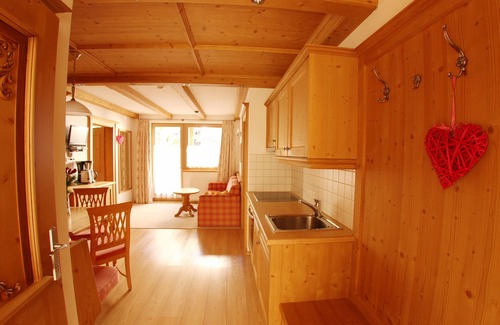 Alpbach House | Gästehaus Schneider: Top-Rated Stay with Pool & Kitchen