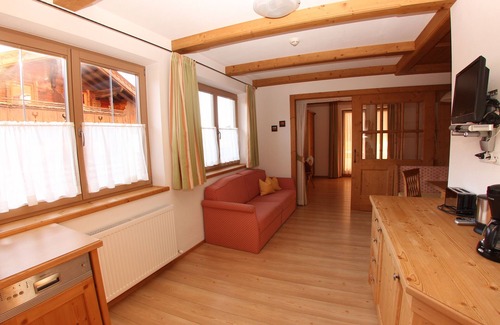 Alpbach House | Gästehaus Schneider: Top-Rated Stay with Pool & Kitchen