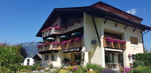 Ehrwald Apartment | Pet-Friendly Gästehaus Schoeneweiß with Oceanfront Views