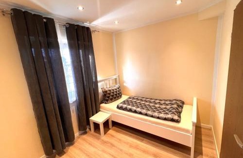 Sudstadt House | Gästehaus Schwabach: Pet-Friendly Retreat with Ocean Views