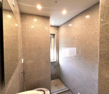 Sudstadt House | Gästehaus Schwabach: Pet-Friendly Retreat with Ocean Views