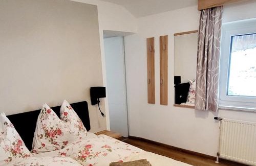 Hermagor-Pressegger See Apartment | Pet-Friendly Gästehaus Seewinkel with Oceanfront Views