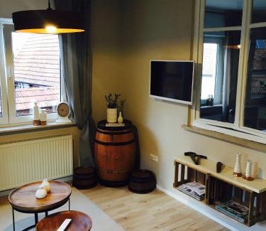 Heuchelheim-Klingen Apartment | Family-Friendly Gästehaus Sellemols with Kitchen Amenities
