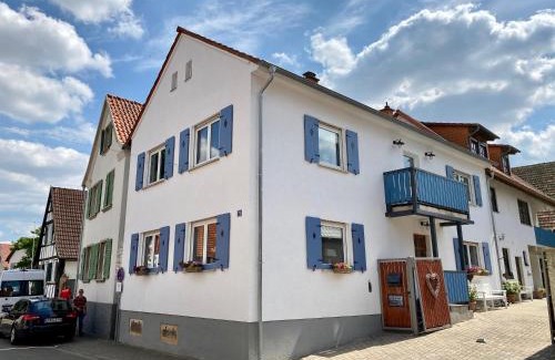 Heuchelheim-Klingen Apartment | Family-Friendly Gästehaus Sellemols Ferienhaus Winzer