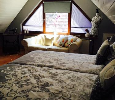 Heuchelheim-Klingen Apartment | Family-Friendly Gästehaus Sellemols Ferienhaus Winzer