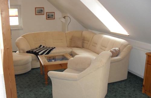 Lobbe Apartment | Oceanfront Escape at Gästehaus Siebert - Rated 8.7/10