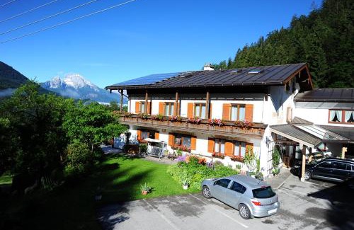 Oberau House | Gästehaus Sonnenbichl: Pet-Friendly Getaway with Ocean Views