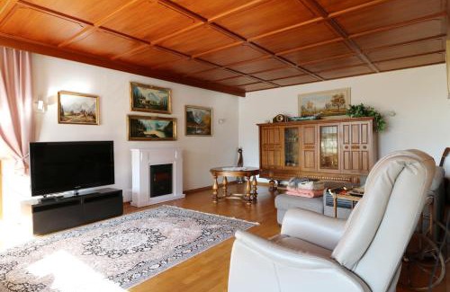 Friedenweiler Apartment | Pet-Friendly Gästehaus Sonnenheim in Peaceful Friedenweiler