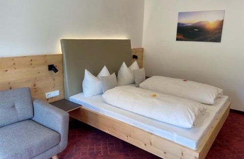 Mittenwald House | Gästehaus Sonnenheim: Family-Friendly Stay with Breakfast!